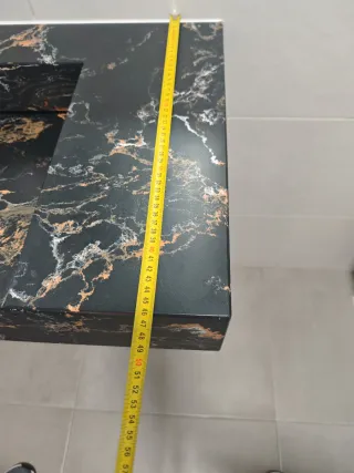 Lavabo de mármol negro y dorado