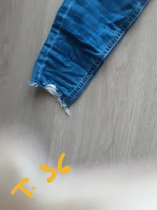 Pantalón vaquero Stradivarius Talla 36