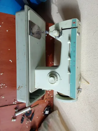 Macchina da cucire SINGER 258 per ricambi 