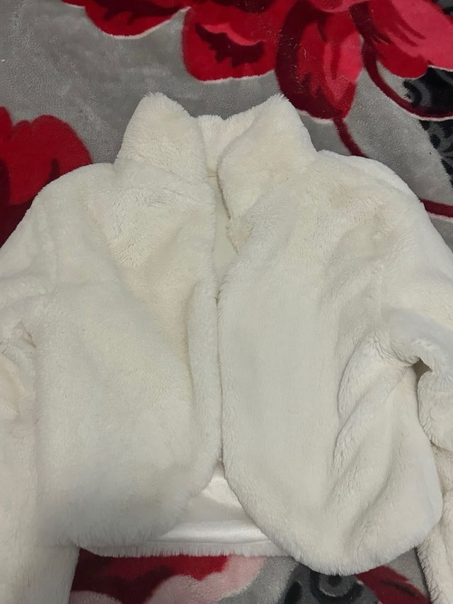 Abrigo corto blanco peludo