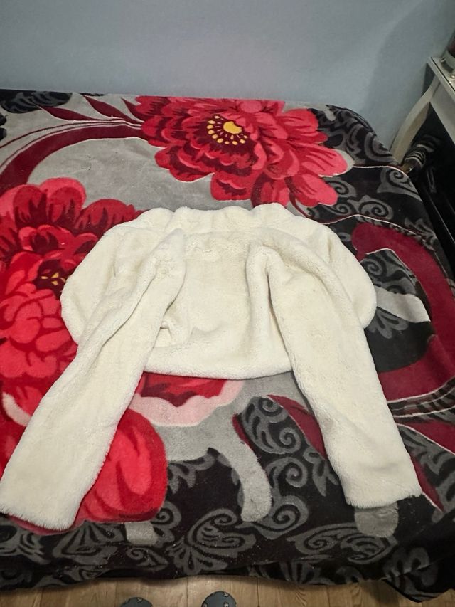 Abrigo corto blanco peludo