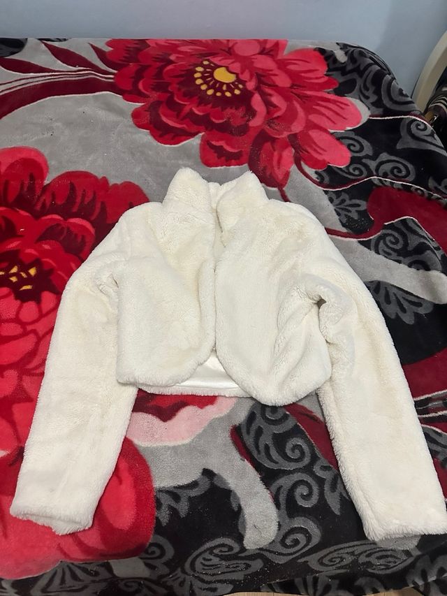 Abrigo corto blanco peludo