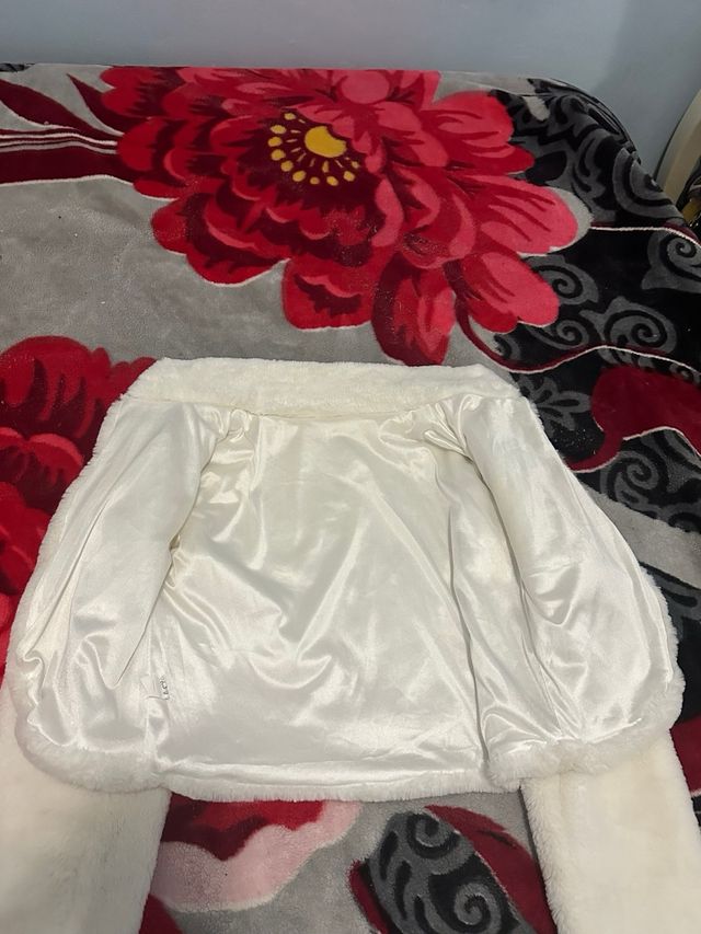 Abrigo corto blanco peludo