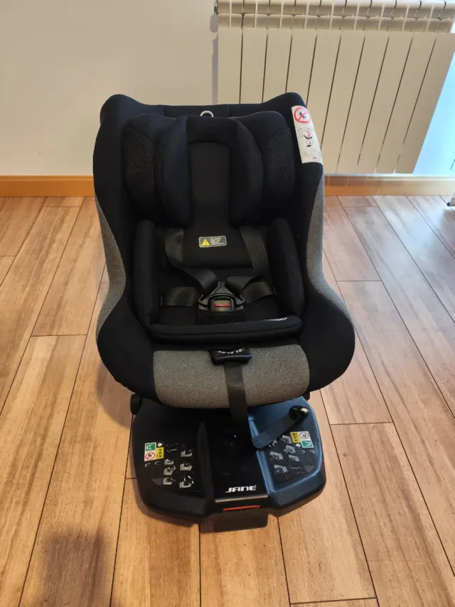 Silla de coche Jane giratoria con Isofix.