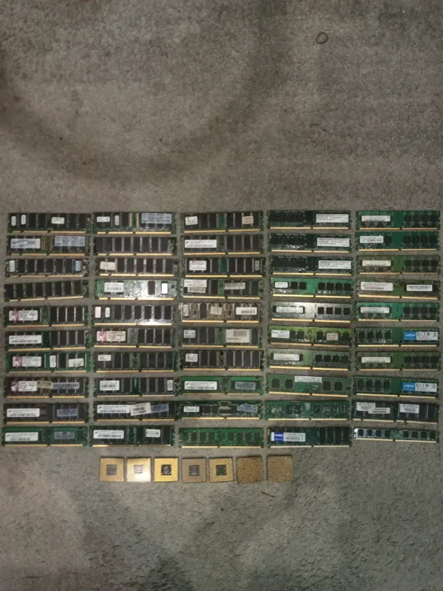 Lote 50 Módulos RAM + 7 CPUs