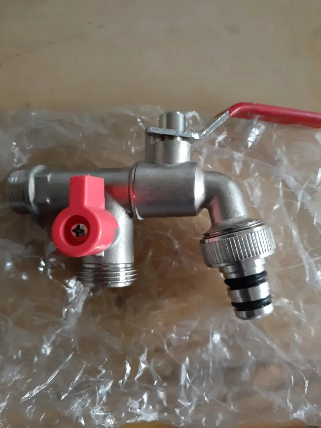 Grifo jardín doble con 2 llaves