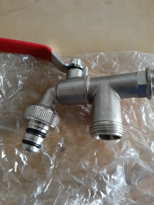 Grifo jardín doble con 2 llaves