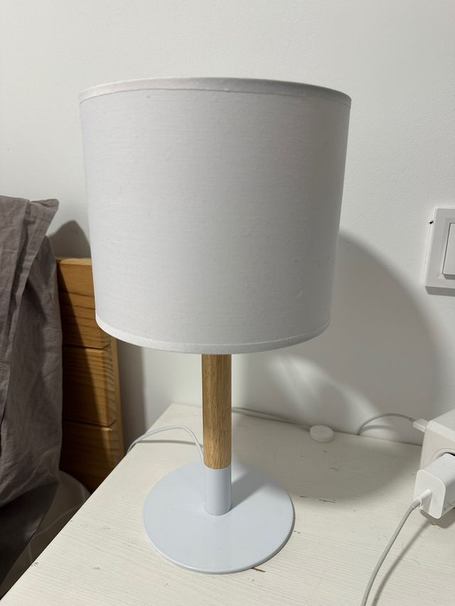 Lámpara de mesa tela y madera