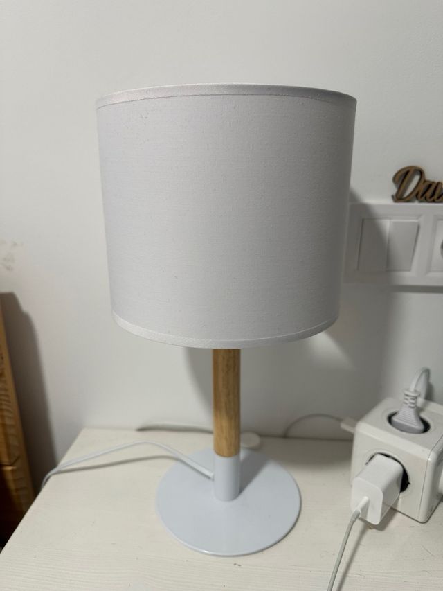 Lámpara de mesa tela y madera