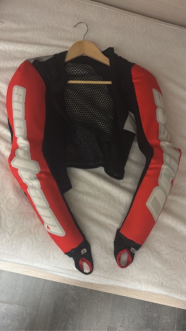 Protección de brazos tambien para ski.