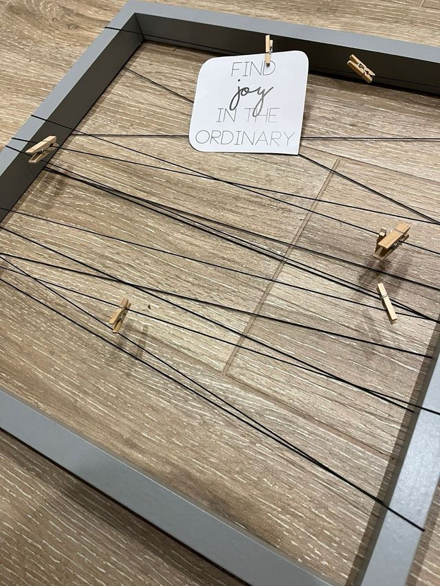 Marco Portafotos con Cuerdas y Pinzas