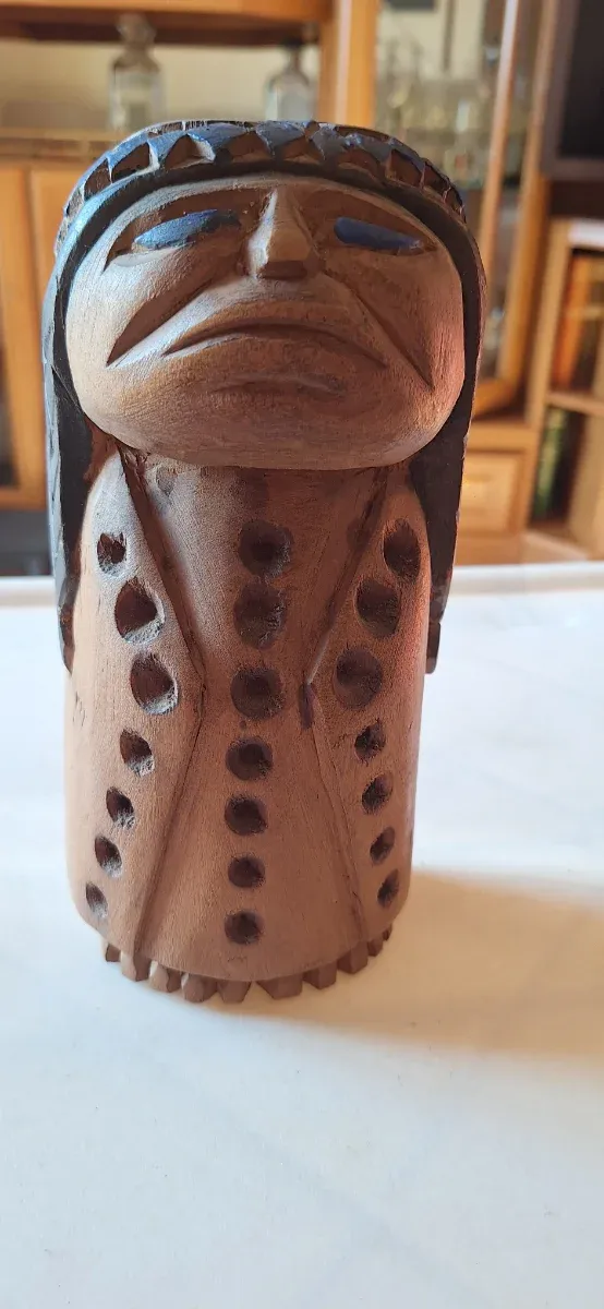 Figura de madera tallada de Chile