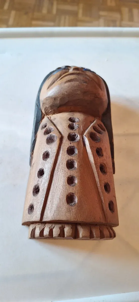 Figura de madera tallada de Chile