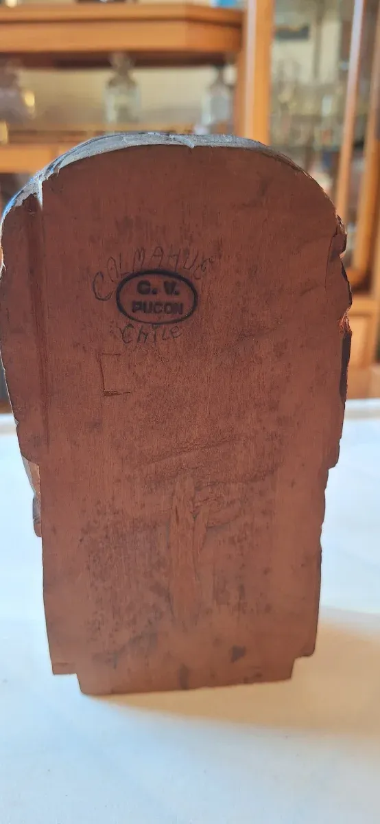Figura de madera tallada de Chile