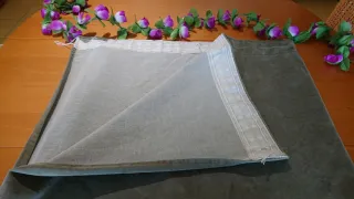 Cortina de terciopelo gris translúcida