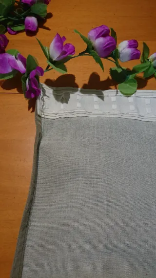 Cortina de terciopelo gris translúcida