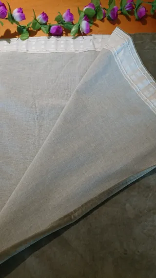 Cortina de terciopelo gris translúcida