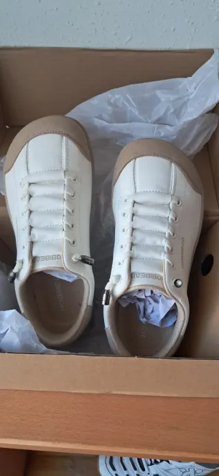 Zapatos cómodos Hobibear beige y blanco