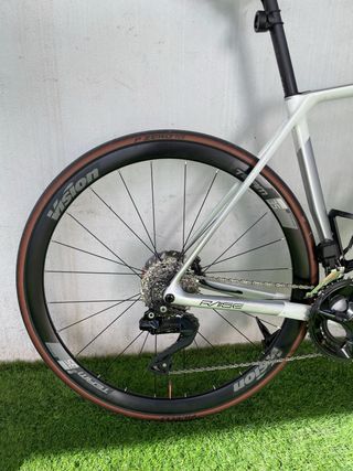 Megamo Raise 15 Carbono 105 Di2