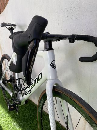 Megamo Raise 15 Carbono 105 Di2