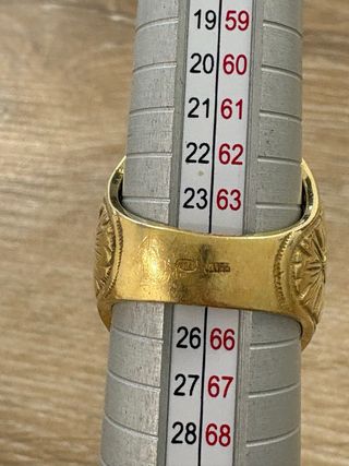 Anillo de oro con Cristo