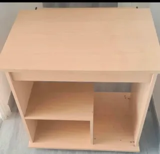 Mesa de ordenador beige