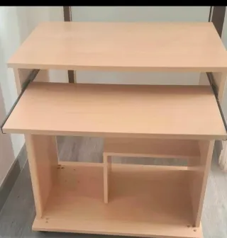 Mesa de ordenador beige