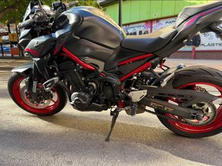 Kawasaki Z900 Negra y Roja