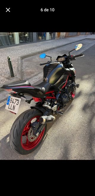 Kawasaki Z900 Negra y Roja