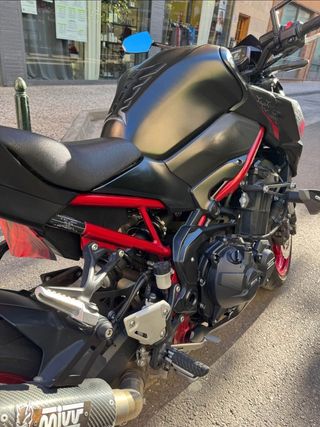 Kawasaki Z900 Negra y Roja