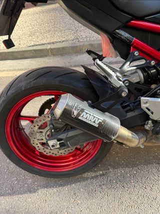 Kawasaki Z900 Negra y Roja