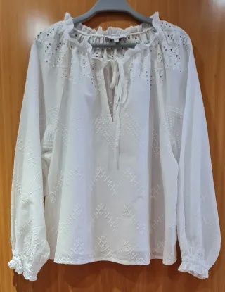 Blusa bordada Formula Joven, blanca talla 40