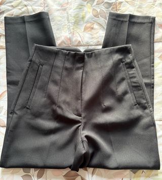 Pantalón de pinzas Zara mujer negro