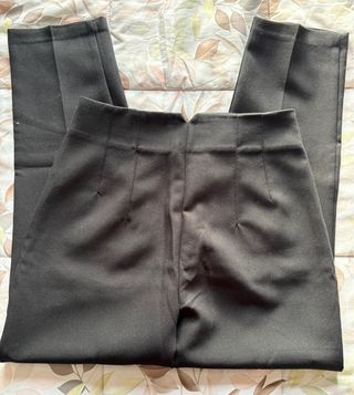 Pantalón de pinzas Zara mujer negro