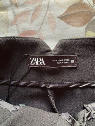 Pantalón de pinzas Zara mujer negro