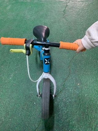 Bicicleta sin pedales B-Twin azul