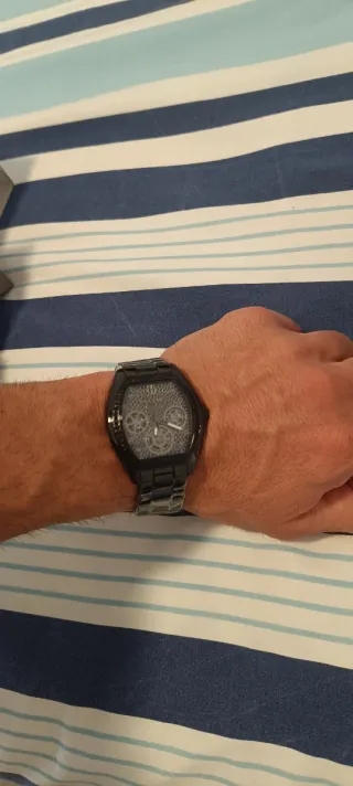 Reloj Guess Negro y Plateado