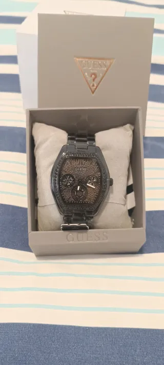 Reloj Guess Negro y Plateado