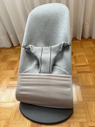 Hamaca bebé BabyBjorn gris con juguetes