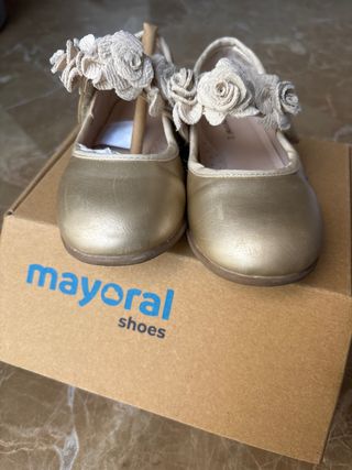 Zapatos niña Mayoral dorados con flores T24