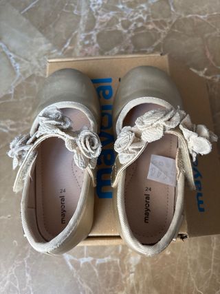 Zapatos niña Mayoral dorados con flores T24