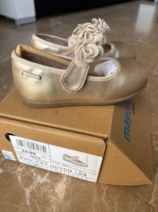 Zapatos niña Mayoral dorados con flores T24
