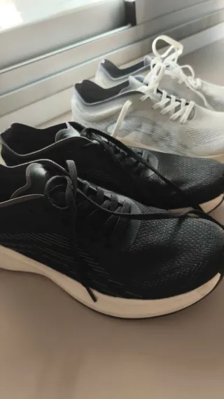 Zapatillas deportivas Oysho mujer negras y blancas