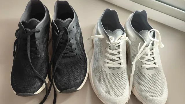 Zapatillas deportivas Oysho mujer negras y blancas