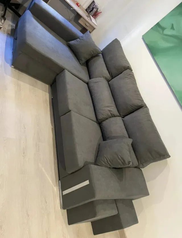 Divano chaise longue grigio in tessuto