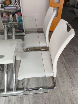 Mesa cristal 150x90 y 4 sillas