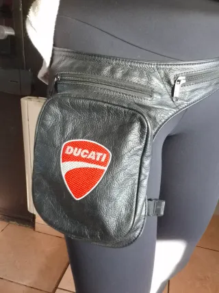 Riñonera macutito Moto Ducati Negra