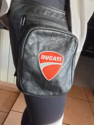Riñonera macutito Moto Ducati Negra