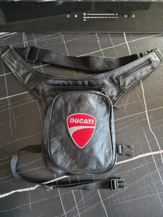 Riñonera macutito Moto Ducati Negra
