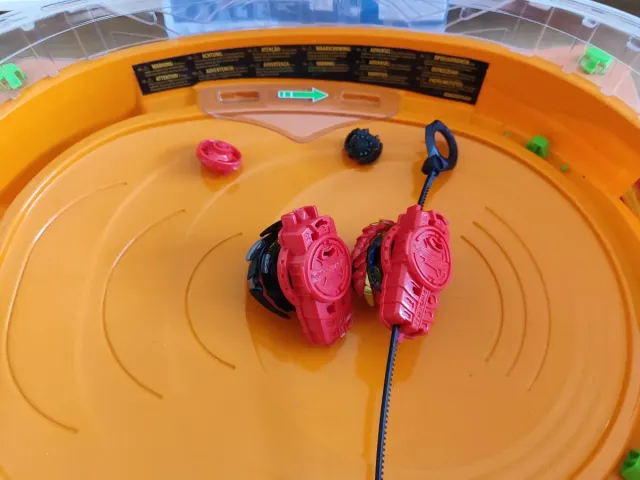 Campo de batalla Beyblade + 2 peonzas